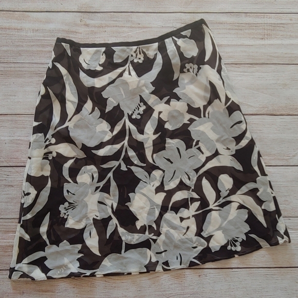 ANN TAYLOR A-LINE SILK FLORAL SKIRT SIZE 4 - Picture 1 of 6